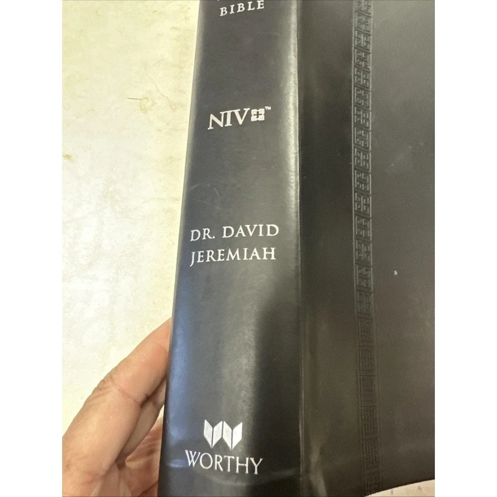 Jeremiah Study Bible NKJV, Navy LeatherLuxe (Dr. David Jeremiah Commentary)